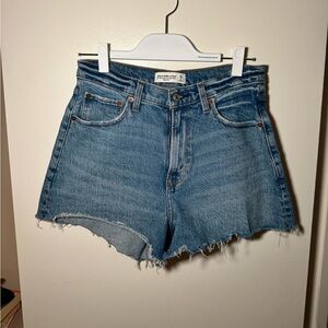 Abercrombie high rise 90s relaxed cutoff short curve love size 28